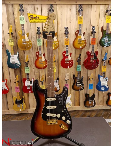 Fender Limited Edition Player Stratocaster, Pau Ferro Fingerboard, 3-Color Sunburst