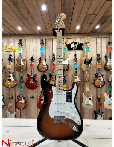Fender Player Stratocaster Maple Fingerboard, 3-Color Sunburst