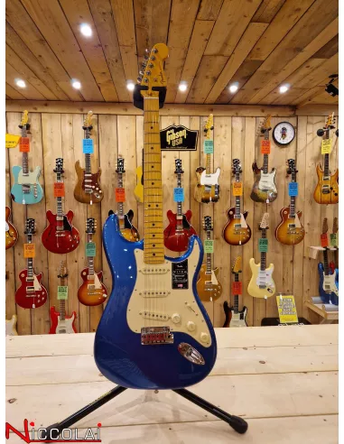 Fender American Ultra Stratocaster Maple Fingerboard, Cobra Blue