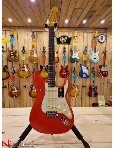 FENDER American Vintage II 1961 Stratocaster, Rosewood Fingerboard, Fiesta Red